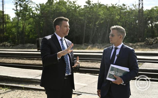 Vitézy Dávid ismertette a vasútfejlesztés tízéves programját, az M3-as metró meghosszabbítását is bejelentette