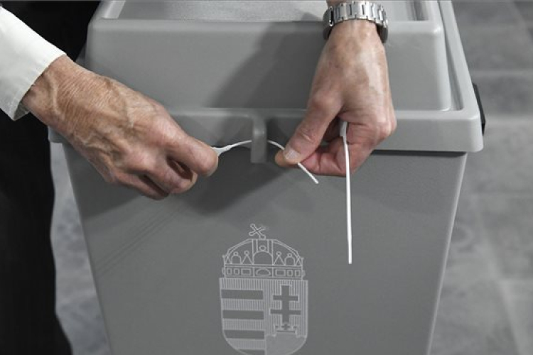 Aki rászorul, segítséget vehet igénybe a szavazáshoz