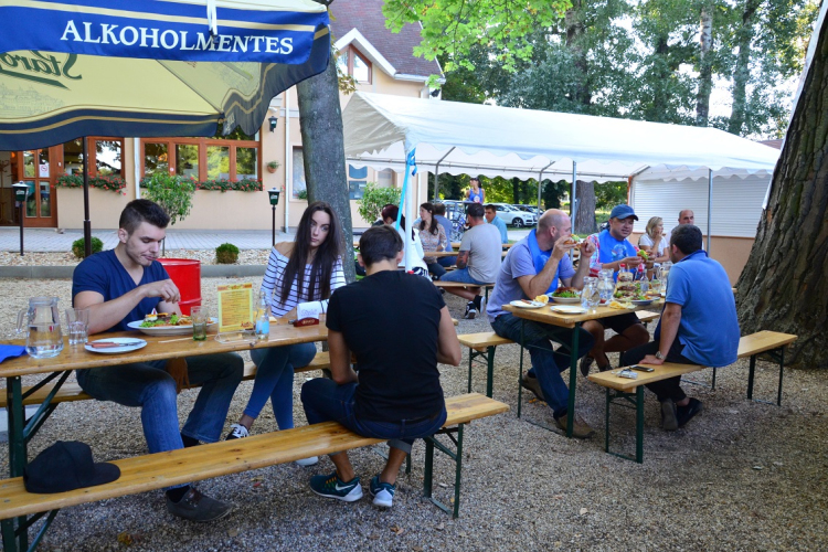 Hamburgerervő verseny az Englernél (Fotó: Patács Judit)