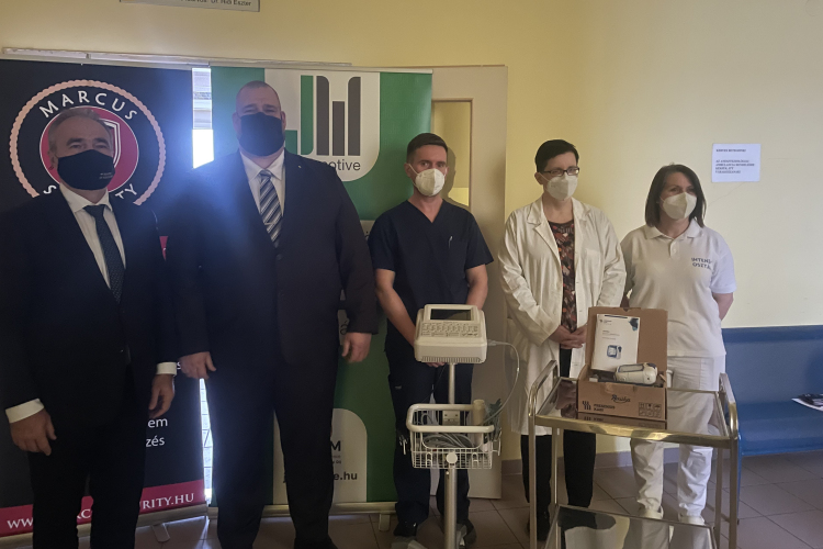 EKG készülékkel támogatja a Karolina Kórház-Rendelőintézetet a Marcus cégcsoport