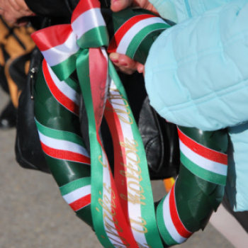 Költészet napi koszorúzás (Fotó: Nagy Mária)