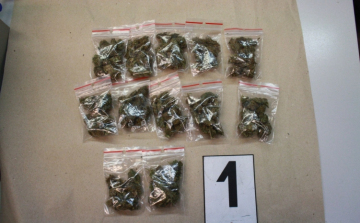 Pozitív lett a drogteszt, kábítószert találtak az autóban a rendőrök