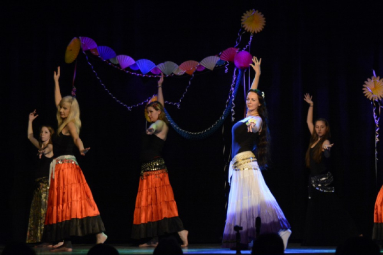 Farsangi vigasságok a Fehérló Közösségi házban