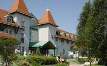 Belógtak a termálba