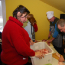 Kolbásztöltő verseny (Fotó: Nagy Mária)