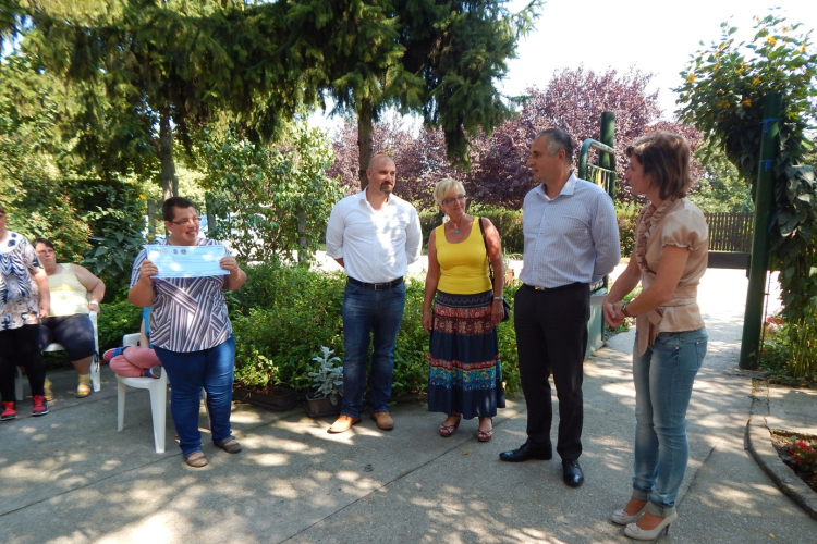 Adomány átadás a KESZI-ben