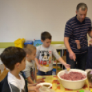 Pillangó Óvoda és Mini Bölcsőde, kolbásztöltés 