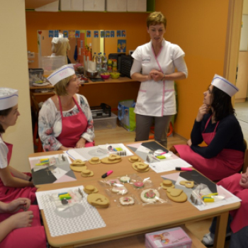 Sütemény díszítés a Pillangó Óvoda és Mini Bölcsődében 