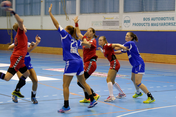 Női kézilabda NBI, alapszakasz 2. forduló: MKC SE - Dunaújváros Kohász KA (21:22) (Fotó: Horváth Attila)