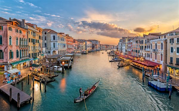 Velencében biztonsági okokból megváltoztatták a milliárdos Jeff Bezos esküvőjének helyszínét