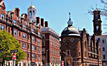 Az amerikai kormányzat megvonja a Harvard Egyetem jogát a külföldi diákok fogadására