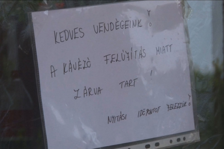 Tört-zúzott a kávézóban