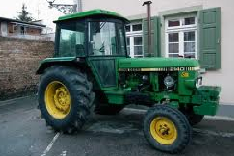 Lopott traktorok Mosonmagyaróváron