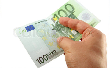 Meg akarta vesztegetni a rendőröket