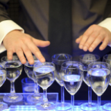 Glasso az éneklő poharak produkció