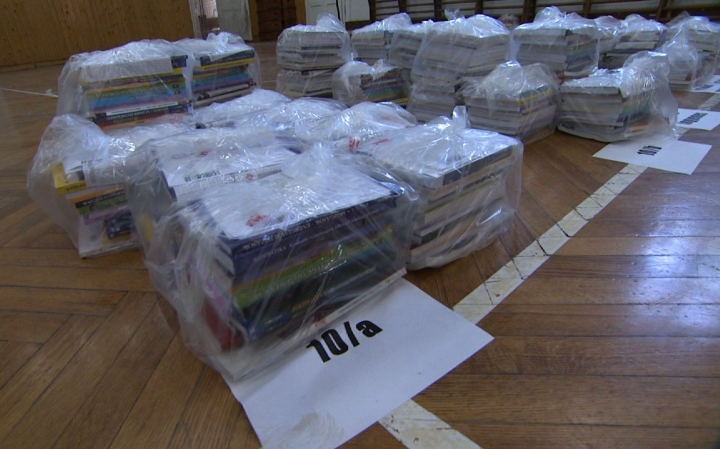 Tankönyvosztás az iskolákban