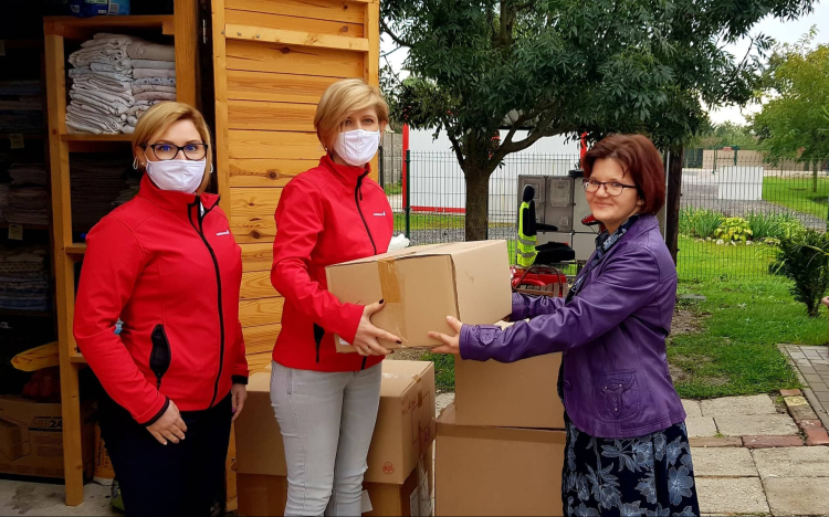 A hajléktalanokat segíti az SMR Automotive Hungary