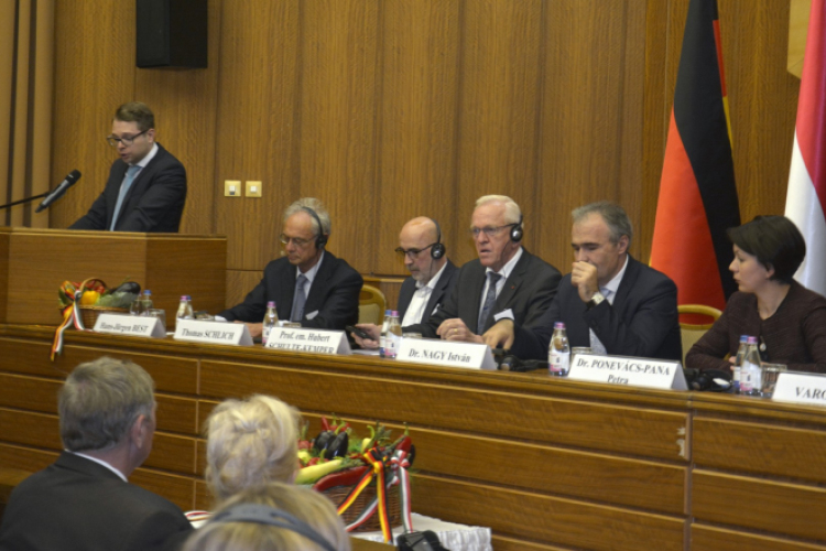 Óriásberuházás az agráriumban - Agrárminisztérium és a FAKT AG közös sajtótájékoztatója