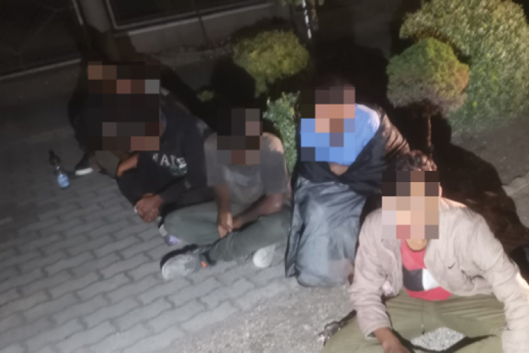 Rendőrök elől menekült, kapubejárónak ütközött