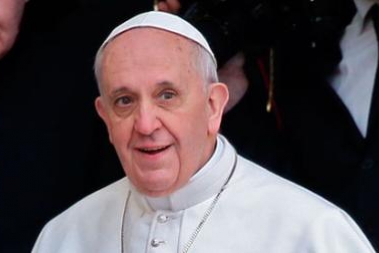 Ferenc pápa: életünkben a fény és a sötétség változik