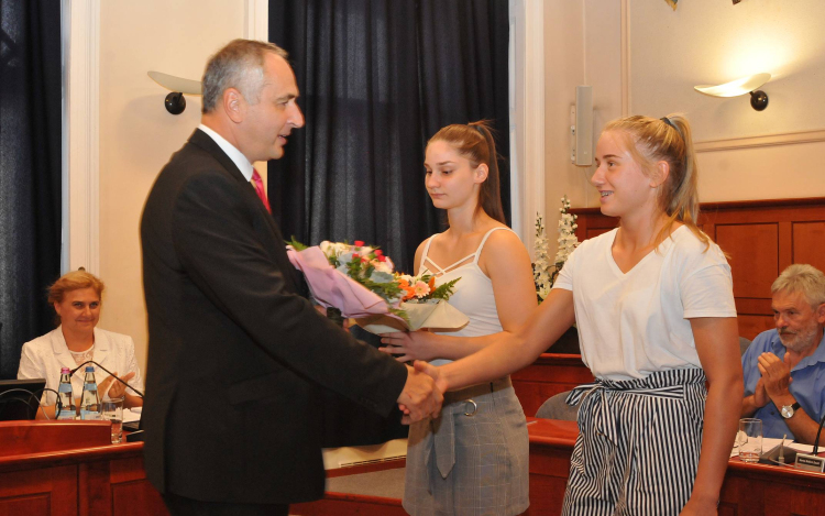 A közgyűlésen köszöntötték Herczeg Lilit és Kellermann Dórát