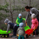 A Pillangó Óvoda és Mini Bölcsöde közös húsvétolása a Mosonmagyaróvári Mentőszolgálat gyermekeivel