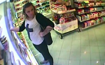 Kozmetikumokat lopott!