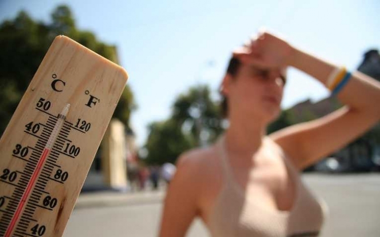 Hőség - Országszerte a tartós hőség, néhány megyében zivatarok miatt figyelmeztetnek