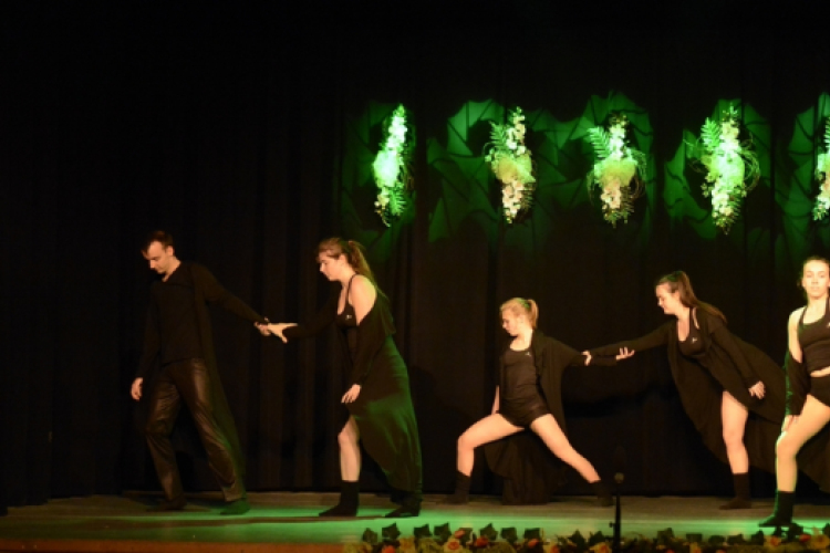 Ünnepi gálaműsor a tánc világnapja tiszteletére - Szigeti Gábor táncpedagógus emlékére