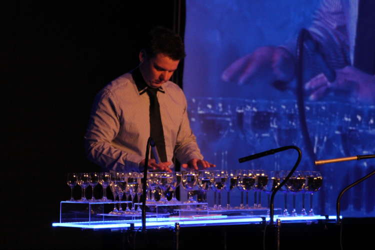 MA: Budapesti Víz Világtalálkozó 2016 Varga Bence Glasso produkciójával