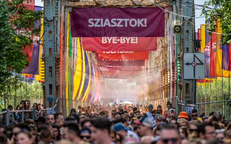 Sziget - A nulladik napon több generáció bulizhat együtt