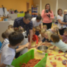 Pillangó Óvoda és Mini Bölcsőde, kolbásztöltés 