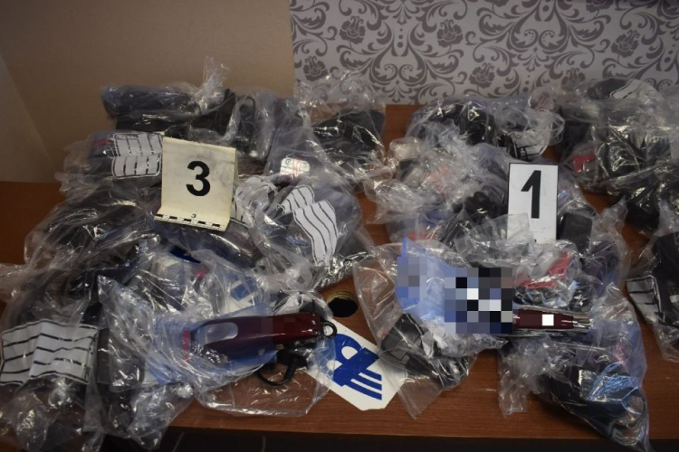 Meglopták a mosonmagyaróvári hajnyírókat gyártó céget - interneten árulták a gépeket. 