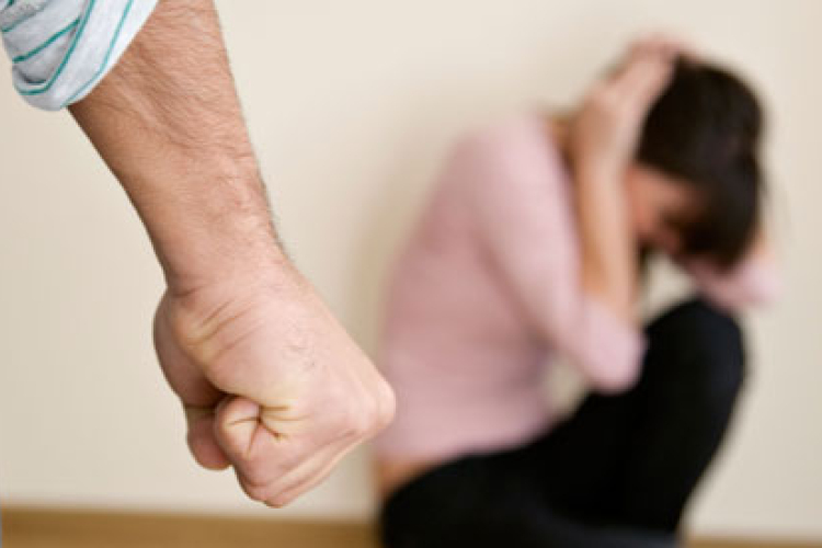 Adományokat gyűjtenek a Bántalmazott Nők Világnapján