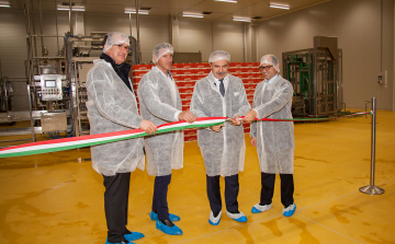 Új üzemcsarnokot avattak az Óvártej Zrt.-nél - képgalériával