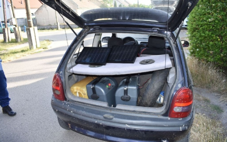 Villanypásztort lopott, eltiltás alatt vezetett, kábítószert találtak a férfinél