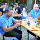 Hamburgerervő verseny az Englernél (Fotó: Patács Judit)