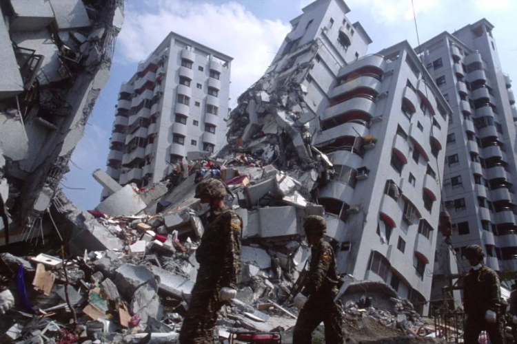 Tajvani földrengés - Nőtt a halottak száma, sokan vannak még a romok alatt