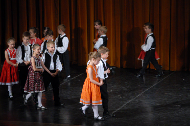 Újhelyi Imre Általános iskola Nyárcsalogató Gálaműsora