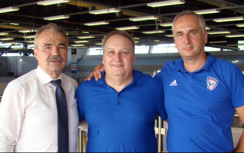 Miniszteri látogatás az MKC kézilabdacsapatánál