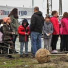 Kőrisfacsemetéket ültettek a diákok a Nolato Magyarország Kft telephelyén