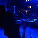 KOZMIX A HÁZBAN A FAHÁZBAN