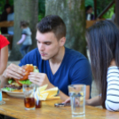Hamburgerervő verseny az Englernél (Fotó: Patács Judit)