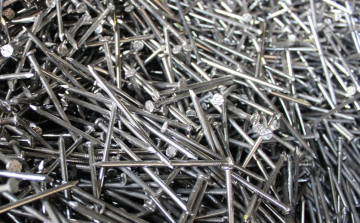  Kiszemeltje visszautasította, bosszúból szeget szórt az úttestre