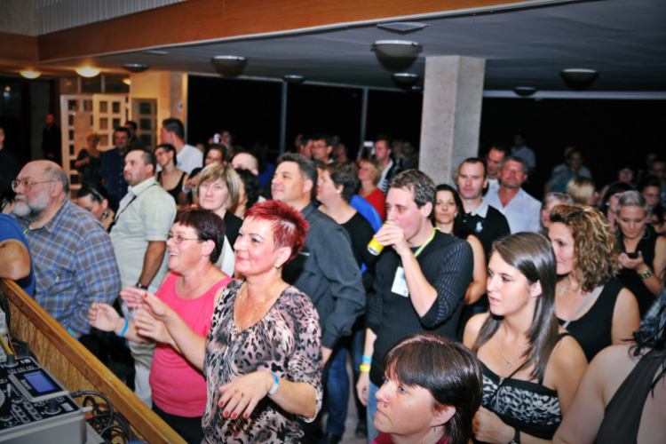 III. Jótékonysági Retro Party a Mosonmagyaróvári Mentők Támogatására