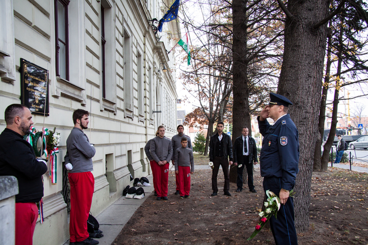 Táblaavató ünnepség Szűts János Alezredes Fővívómester emlékére