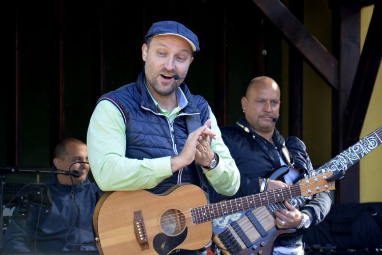 Pillangó Óvoda és Mini Bölcsőde családi nap az Alma együttessel 