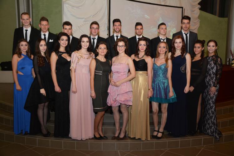 Kossuth Lajos Gimnázium szalagtűző - 12/A osztály