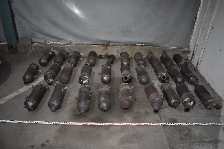 Katalizátorokat loptak Mosonmagyaróváron és Győrben