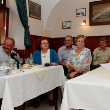 Kávéházi beszélgetések - Magyaros Vendéglő